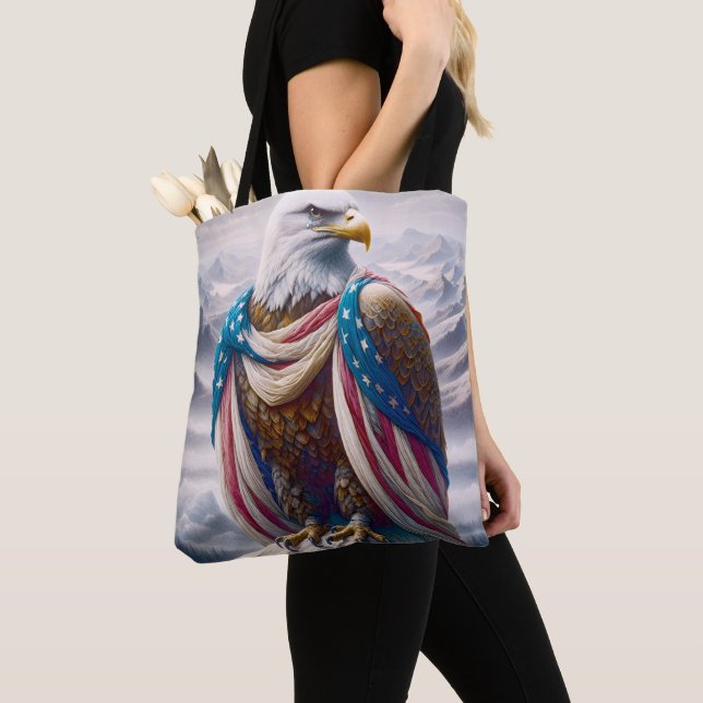 Tote Bag Aigle à tête blanche avec une larme et un drapeau  (De près)
