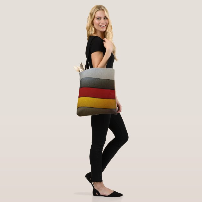 Tote Bag Allemagne - couleurs du drapeau - Chrome par Shirl (Sur le modèle)