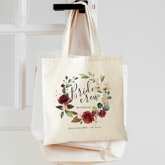 Tote Bag Aquarelle Burgundy Floral Wreath Bride Nom de l'éq (Watercolor Burgundy Floral Wreath Bride Crew Name Tote Bag)