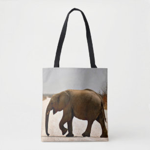 Tote Bag Bébé éléphant sur un sentier poussiéreux