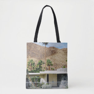 TOTE BAG BLANC EN BOIS PRÈS DU PALMIER VERT EN JOURNÉE