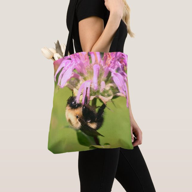 Tote Bag Bumble Bee On Bee Balm Flower Close Up (De près)