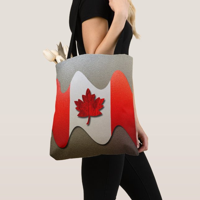 Tote Bag Canada Flag-Chrome par Shirley Taylor (De près)