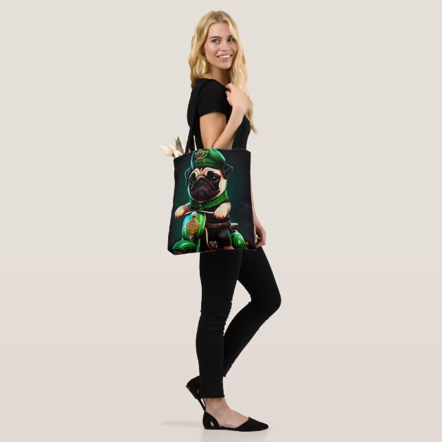 Tote Bag Carlin Chien Conduite Vélo St. Patrick's Day (Sur le modèle)