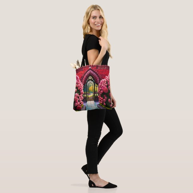 Tote Bag Carnations Adorn Gate : Bienvenue au Jardin Secret (Sur le modèle)