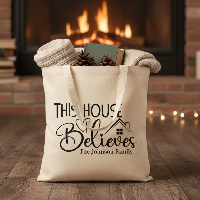 Tote Bag Cette Maison croit la tradition chrétienne (This House Believes Custom Christian Tote Bag - Just add your family name or special text.)