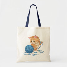 Chaton orange mignon avec balle de fil budget