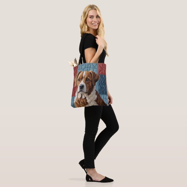 Tote Bag Chien Quilé sur Motif Patchwork (Sur le modèle)