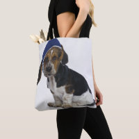 Chiot de Basset Hound avec le pare-soleil