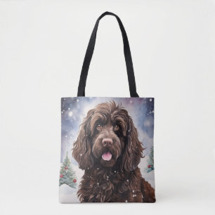 Tote Bag Cockapoo Chocolate Dog dans une scène hivernale