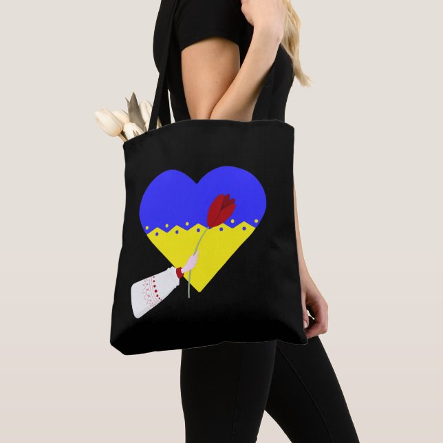 Tote Bag Coeur dans la couleur du drapeau ukrainien (De près)
