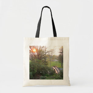 Tote Bag Coucher de soleil sur Rainbow Bridge à Grove City