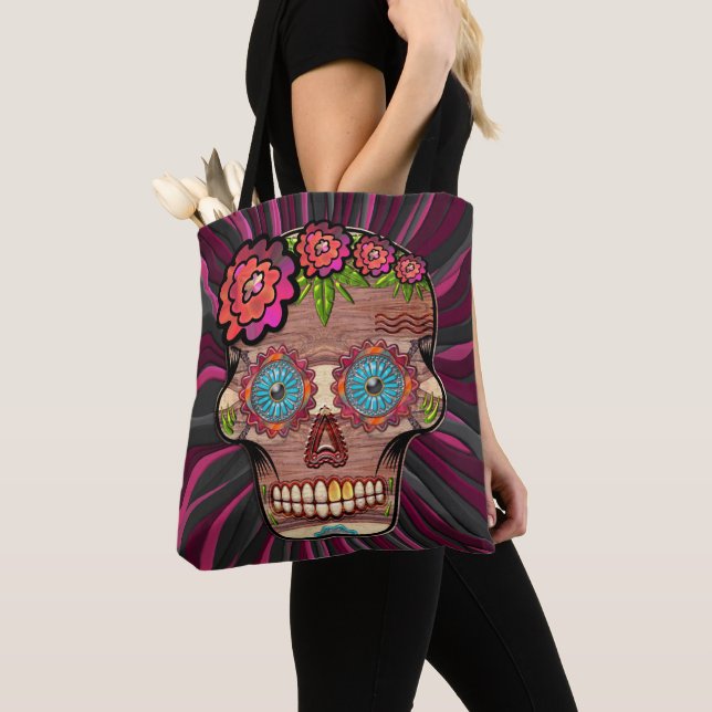 Tote Bag Crâne de sucre en bois sculpté avec couronne fleur (De près)