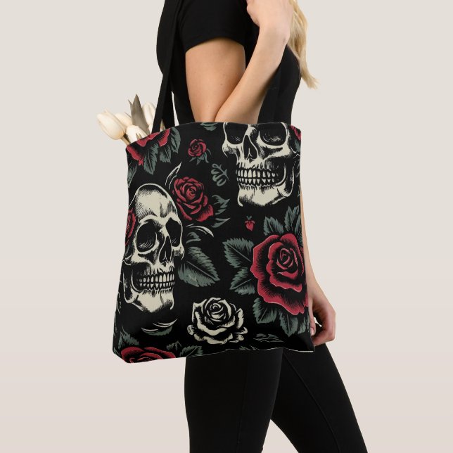 Tote Bag Crânes et roses rouges Floral gothique (De près)
