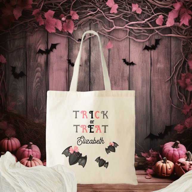 Tote Bag Cute Bats Coquette Bows Tricot ou Treat Halloween (Cute Bats Trick or Treat Halloween Tote Bag in Pink, Gray and Black)
