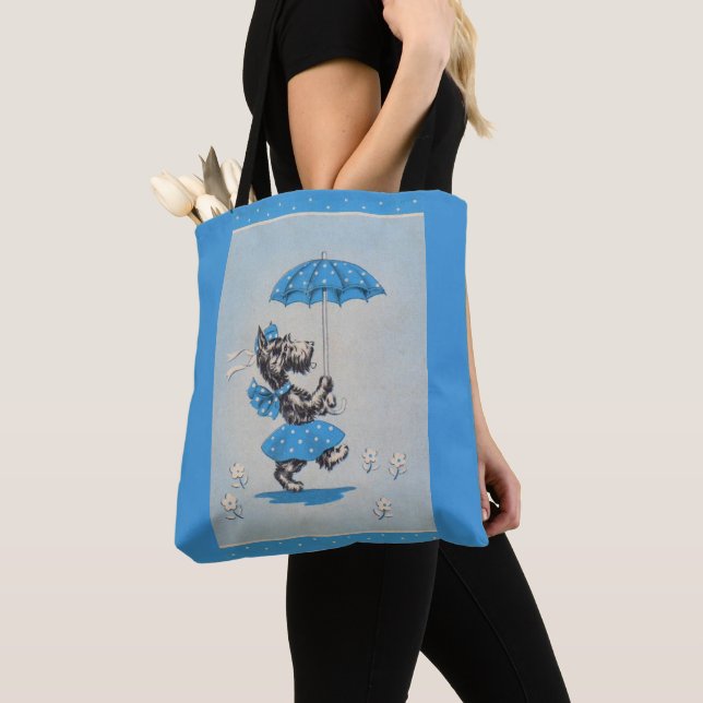 Tote Bag Dames de chien écossaises portant un parapluie (De près)