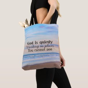 Tote Bag Dieu travaille la typographie chrétienne Biblique