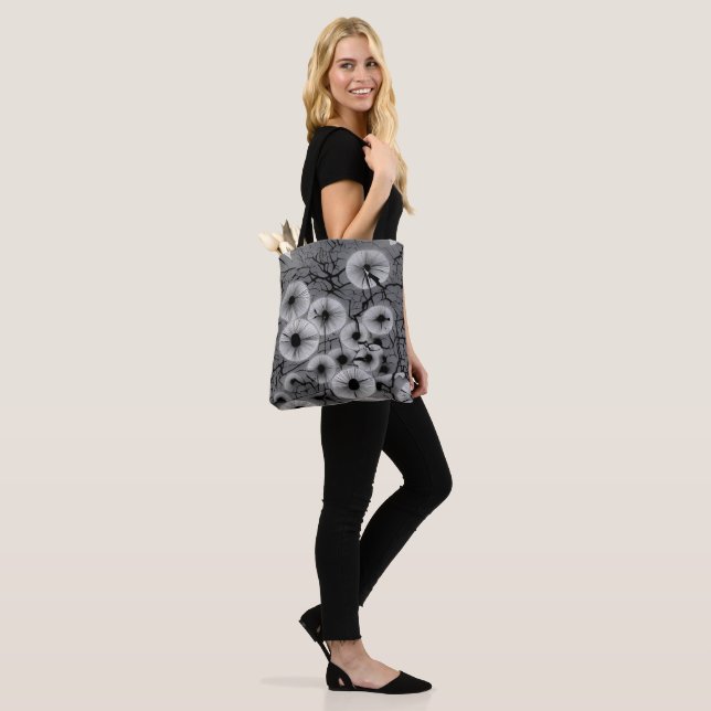 Tote Bag Ebon Bloom (Sur le modèle)