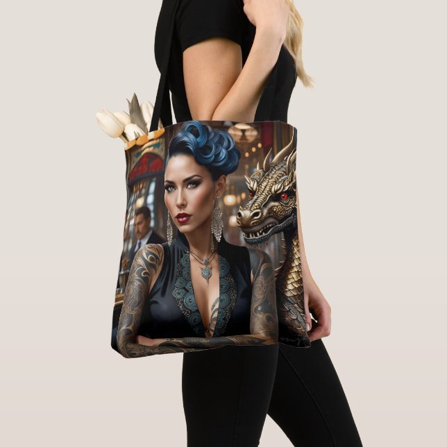 Tote Bag Élégant Patron De Lady Avec Tatouage Et Dragon (De près)