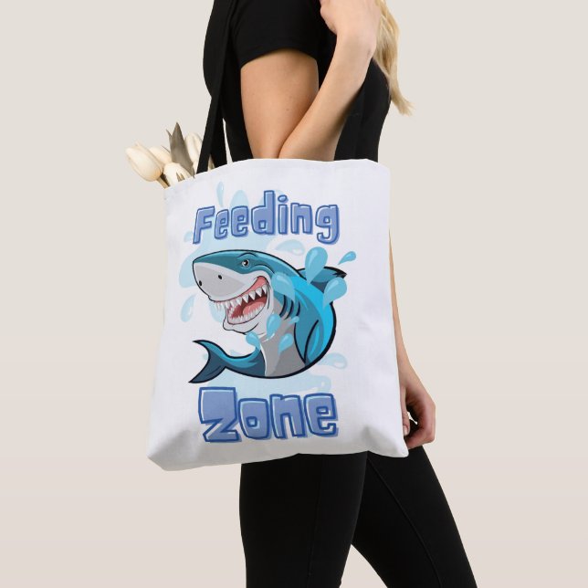 TOTE BAG FEEDING ZONE SHARK, STYLE DE CARTOON (De près)