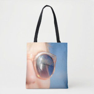 Tote Bag Femme portant des lunettes de soleil encadrées mar