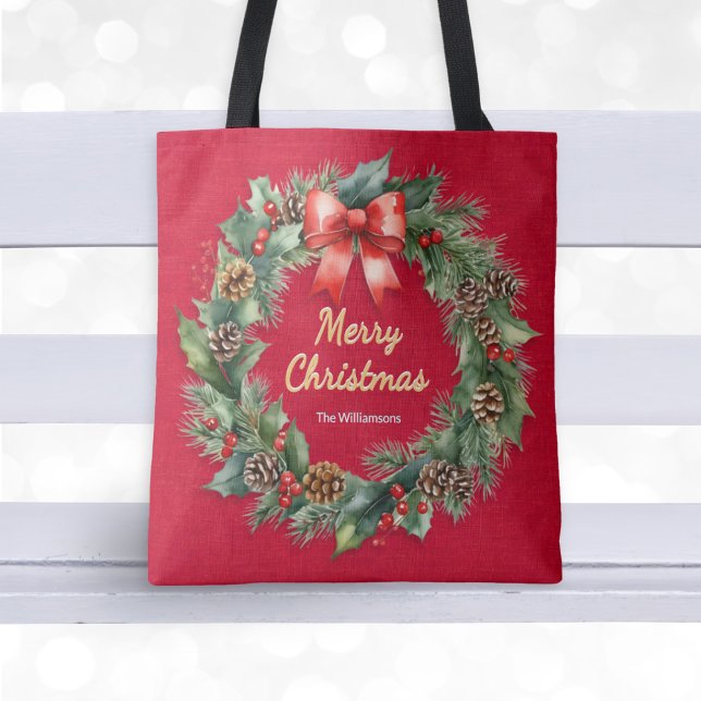 Tote Bag Fête de Noël Wreath Rouge Nom personnalisé (A festive tote bag with classic wreath illustration, 'Merry Christmas' greeting and custom name)