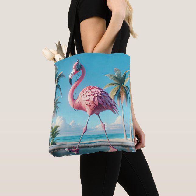 Tote Bag Flamant rose rose portant Baskets et casques (De près)