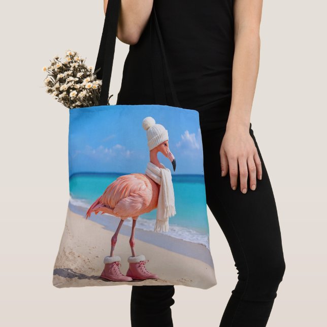 Tote Bag Flamingo Wearing Winter Scarf and Hat (De près)