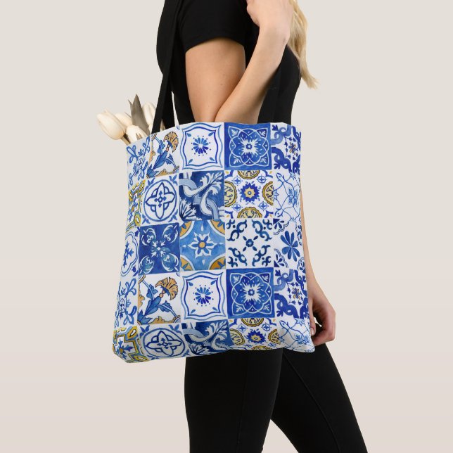 Tote Bag Floral d'été bleu méditerranéen, blanc et jaune (De près)