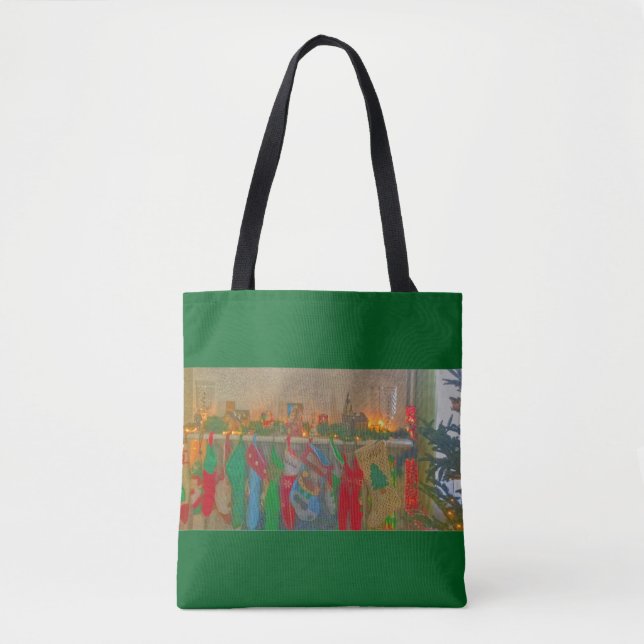 Tote Bag Fourre-tout- Accroché par la cheminée avec soin. (Devant)