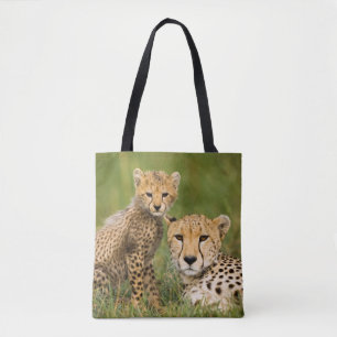 Tote Bag Jeune guépard et parent dans l'herbe
