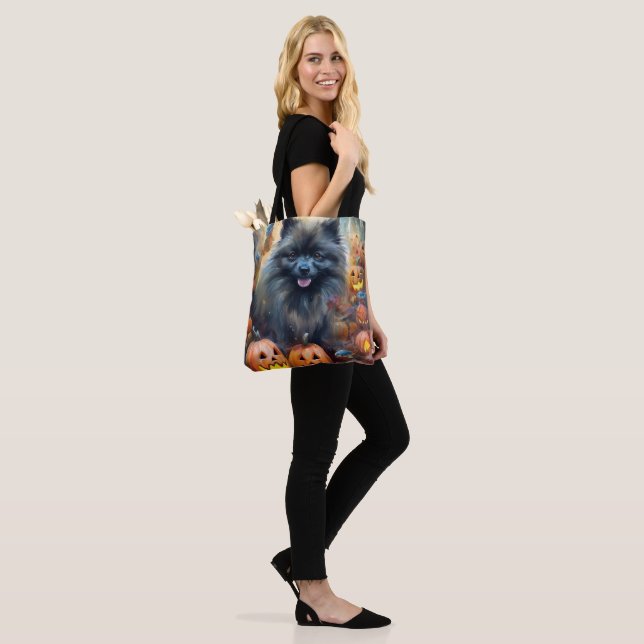 Tote Bag Keeshond d'Halloween avec citrouilles Épouvantable (Sur le modèle)