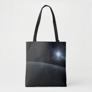 Tote Bag Le Soleil qui s'installe sur l'horizon terrestre.