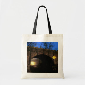 Tote Bag Le tunnel I - monde magique au delà du tunnel
