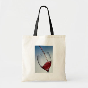 Tote Bag Le vin rouge a versé dans le verre de vin
