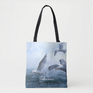 Tote Bag Les mouettes volent au-dessus de la mer