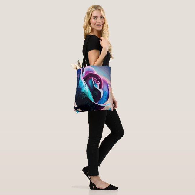 Tote Bag Majesté de minuit : La beauté noire des Roses noir (Sur le modèle)