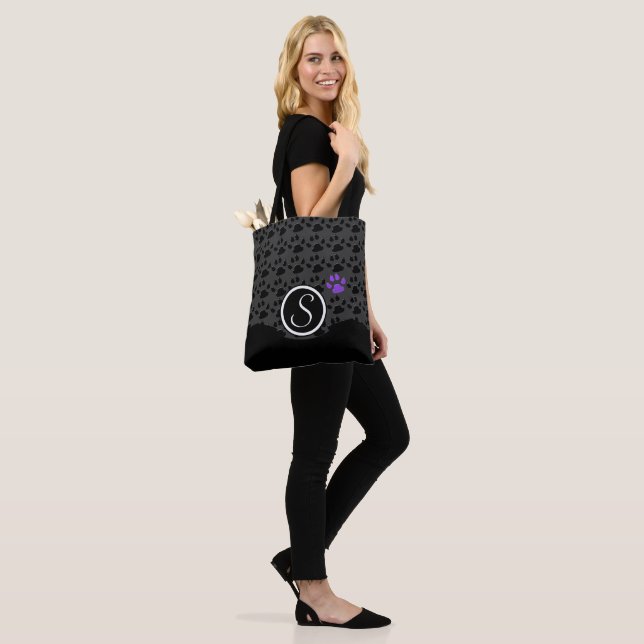 Tote Bag Monogramme Empreinte de patte noir et violet (Sur le modèle)