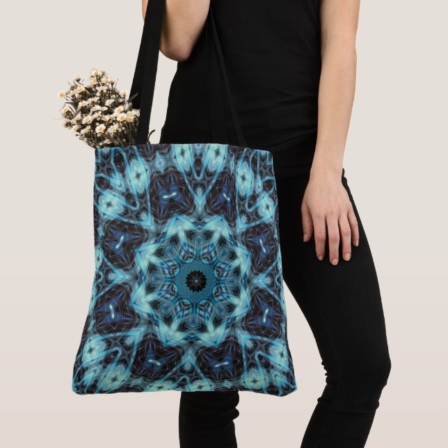 Tote Bag Motif géométrique bleu avec éclat radieux (De près)