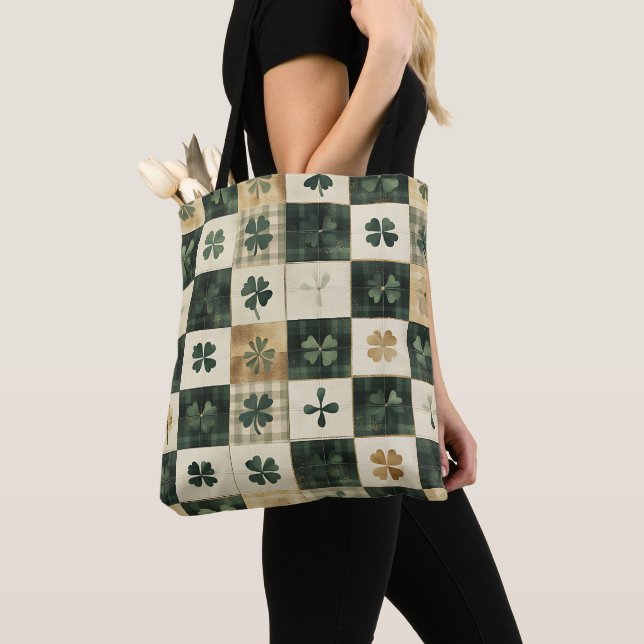 TOTE BAG MOTIF PLAID VERT AVEC SHAMROCKS VERT & BLANC (De près)