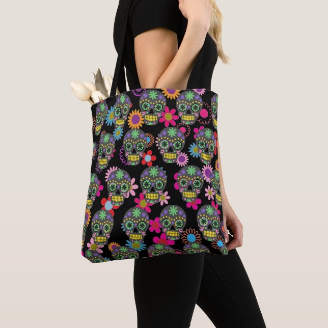 Tote Bag Noir fou de crâne et de fleurs de sucre (De près)