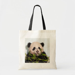 Tote Bag Panda géant se penchant contre le mur