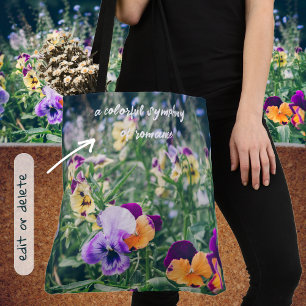 Tote Bag Pansies colorées dans un jardin de campagne d'été