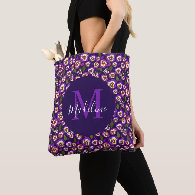 Tote Bag Pansies florales modernes Motif violet Monogramme (De près)