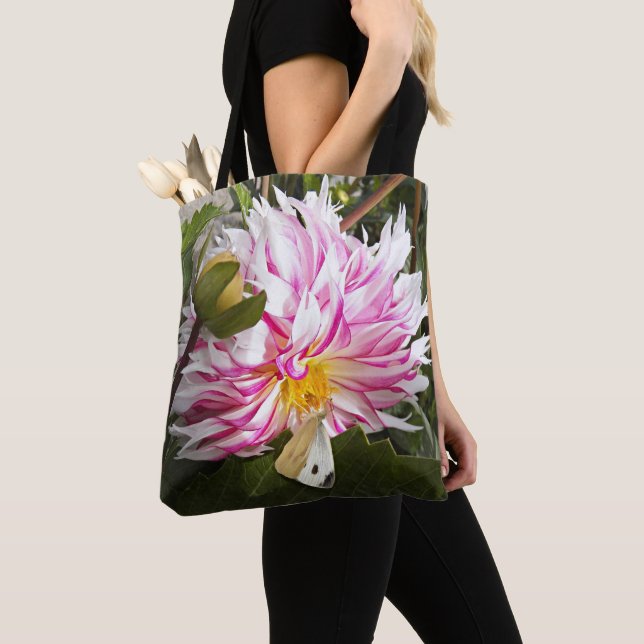 Tote Bag Papillon blanc au chou sur Dahlia rose floral (De près)