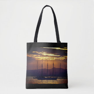 Tote Bag Photo d'un voilier prise de nuit