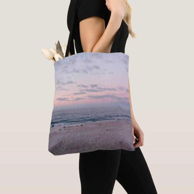 Tote Bag 'Plage rose et bleue à l'aube' (De près)