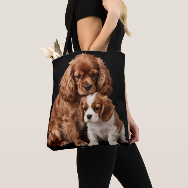 Tote Bag Ruby Cavalier Spaniel et son chiot Blenheim (De près)