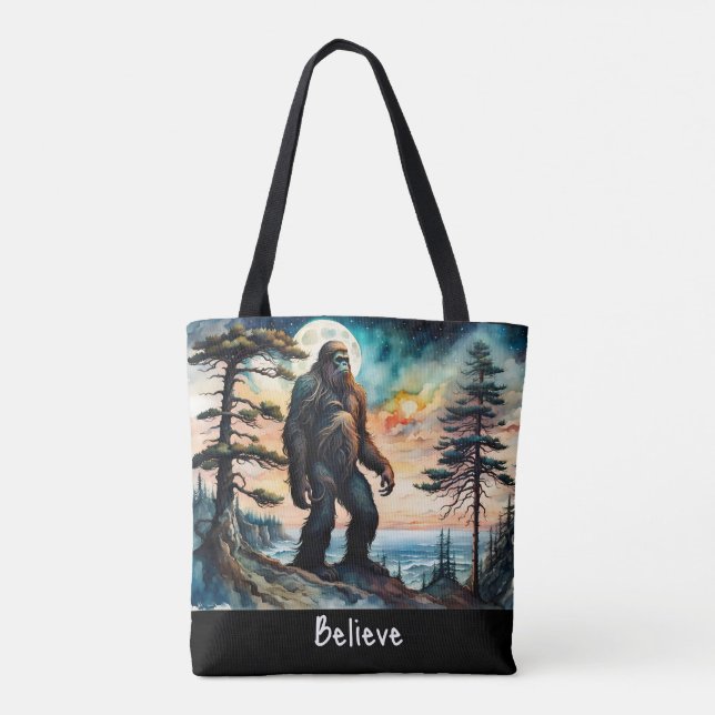 Tote Bag Sasquatch debout sur la crête surplombant l'océan (Dos)