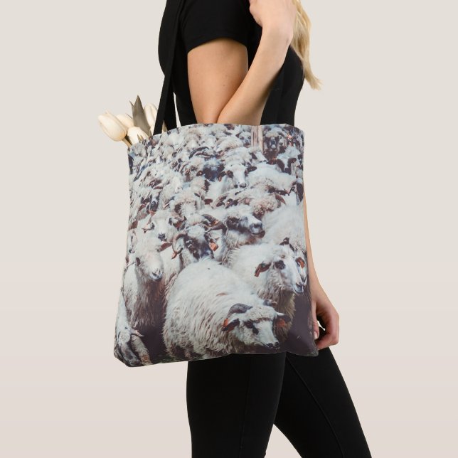 Tote Bag Troupeau de moutons blancs et noirs (De près)